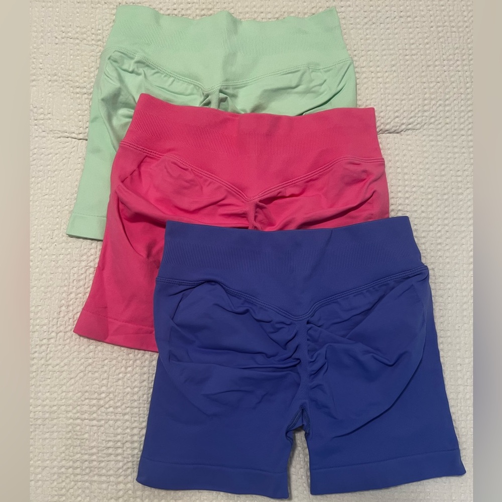 Colorful Seamless Scrunch Gym Shorts Set